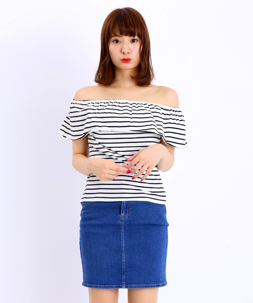 WEGO(ウィゴー)の「WEGO/オフショルフリルカットソー(Tシャツ/カットソー・レディース・ホワイト/ブラック/ブラック系その他/レッド系その他/ネイビー/ライトイエロー・FREE)」の3枚目の写真