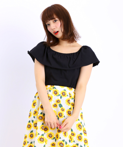 WEGO(ウィゴー)の「WEGO/オフショルフリルカットソー(Tシャツ/カットソー・レディース・ホワイト/ブラック/ブラック系その他/レッド系その他/ネイビー/ライトイエロー・FREE)」の2枚目の写真