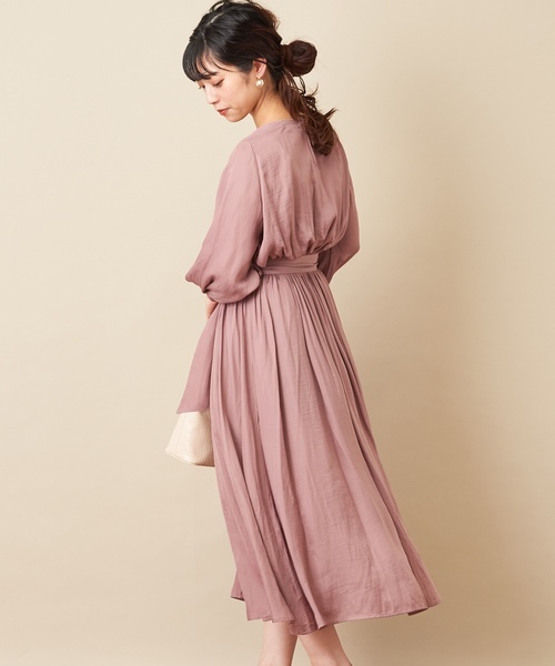 natural couture（ナチュラルクチュール）の「ねじり袖サテンギャザーワンピース（ワンピース・レディース・ブラック/ピンク/ボルドー/その他1/その他2/キャメル/ブルー・FREE）」の4枚目の写真