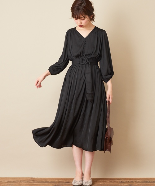 natural couture（ナチュラルクチュール）の「ねじり袖サテンギャザーワンピース（ワンピース・レディース・ブラック/ピンク/ボルドー/その他1/その他2/キャメル/ブルー・FREE）」の2枚目の写真