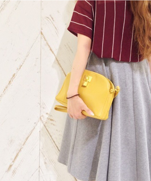 DISCOAT（ディスコート）の「【Discoat】カギ付3層ショルダーaw（ショルダーバッグ・レディース・その他12/マスタード/ベージュ/ブラック・ﾌﾘ-）」の4枚目の写真