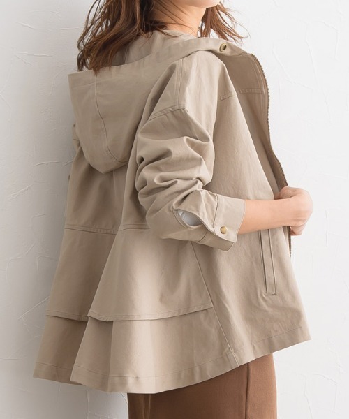 Pierrot（ピエロ）の「バックフレアデザインマウンテンパーカー