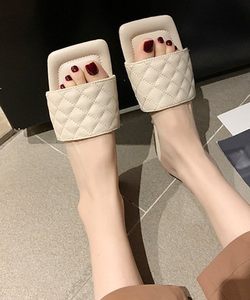 STYLEBLOCK(スタイルブロック)の「エンボスデザインスクエアトゥサンダル(サンダル・レディース・ホワイト/ブラック/カーキ/グリーン・37/38/39)」の5枚目の写真