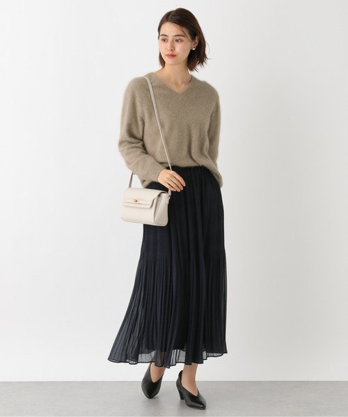 LEPSIM(レプシィム)の「12GチャイニーズラクーンコンVプルオーバー 885244(ニット/セーター・レディース・ネイビー/ラメ/モカ・MEDIUM/LARGE)」の4枚目の写真