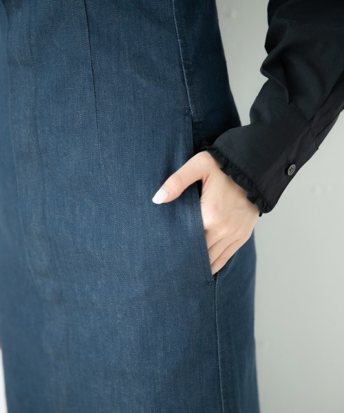 yuw（ユウ）の「デニムライクジャンスカ　893537（ジャンパースカート・レディース・ブラック/ワンウォッシュ・MEDIUM/LARGE）」の12枚目の写真