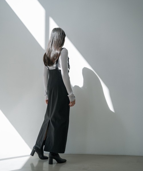 yuw（ユウ）の「デニムライクジャンスカ　893537（ジャンパースカート・レディース・ブラック/ワンウォッシュ・MEDIUM/LARGE）」の17枚目の写真