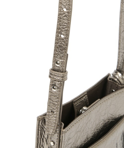 PAGEBOY（ページボーイ）の「フリンジスクエアショルダー（ショルダーバッグ・レディース・ブラック/ブロンズ・FREE）」の4枚目の写真