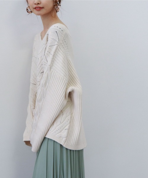 archives(アルシーヴ)の「Vネックケーブルニットプルオーバー(ニット/セーター・レディース・ブルー/アイボリー/ミント・MEDIUM)」の2枚目の写真