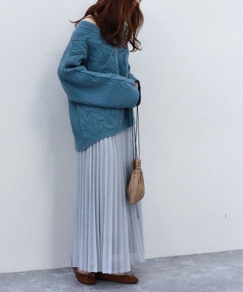 archives(アルシーヴ)の「Vネックケーブルニットプルオーバー(ニット/セーター・レディース・ブルー/アイボリー/ミント・MEDIUM)」の7枚目の写真