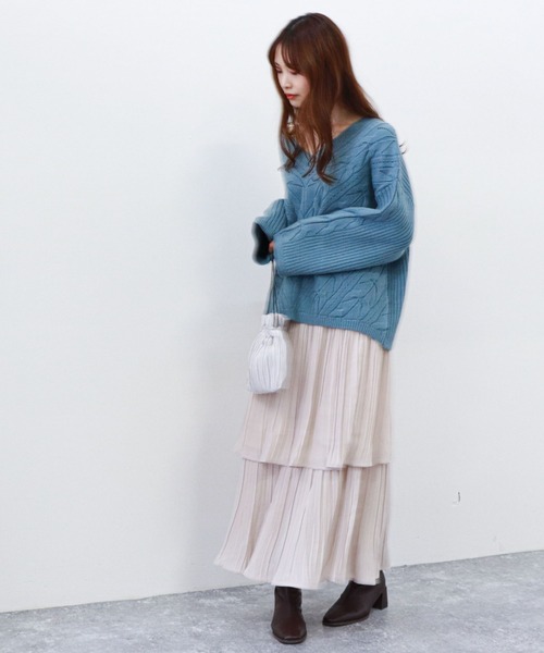 archives(アルシーヴ)の「Vネックケーブルニットプルオーバー(ニット/セーター・レディース・ブルー/アイボリー/ミント・MEDIUM)」の4枚目の写真