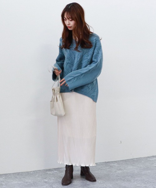 archives(アルシーヴ)の「Vネックケーブルニットプルオーバー(ニット/セーター・レディース・ブルー/アイボリー/ミント・MEDIUM)」の5枚目の写真