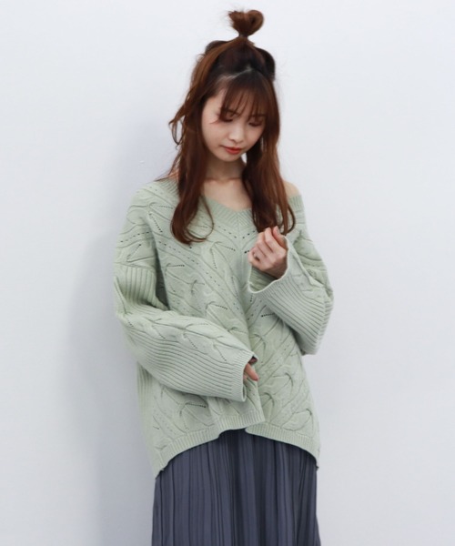 archives(アルシーヴ)の「Vネックケーブルニットプルオーバー(ニット/セーター・レディース・ブルー/アイボリー/ミント・MEDIUM)」の14枚目の写真