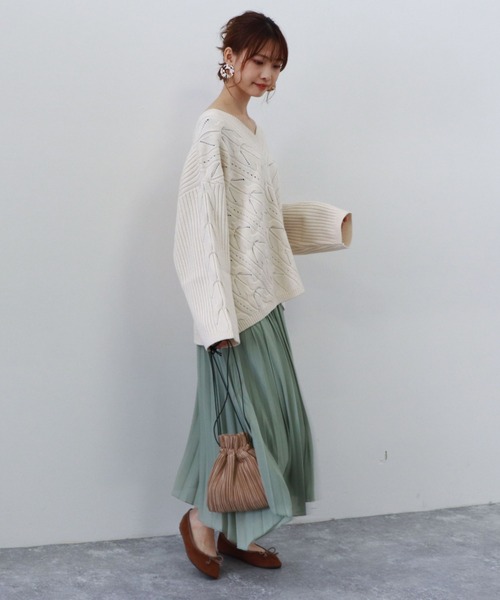 archives(アルシーヴ)の「Vネックケーブルニットプルオーバー(ニット/セーター・レディース・ブルー/アイボリー/ミント・MEDIUM)」の9枚目の写真