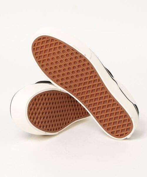 And A(アンドエー)の「VANS ヴァンズ / SLIP-ON PLATFORM SF プラットフォーム スター刺繍スリッポン サーフ / VN0A3MVC4XY(スリッポン・メンズ・ブラック×ホワイト・28cm/27.5cm/27cm/26.5cm/26cm)」の2枚目の写真