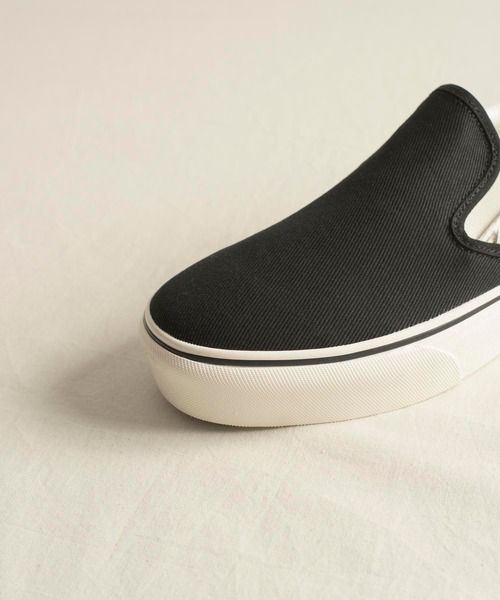 And A(アンドエー)の「VANS ヴァンズ / SLIP-ON PLATFORM SF プラットフォーム スター刺繍スリッポン サーフ / VN0A3MVC4XY(スリッポン・メンズ・ブラック×ホワイト・28cm/27.5cm/27cm/26.5cm/26cm)」の5枚目の写真