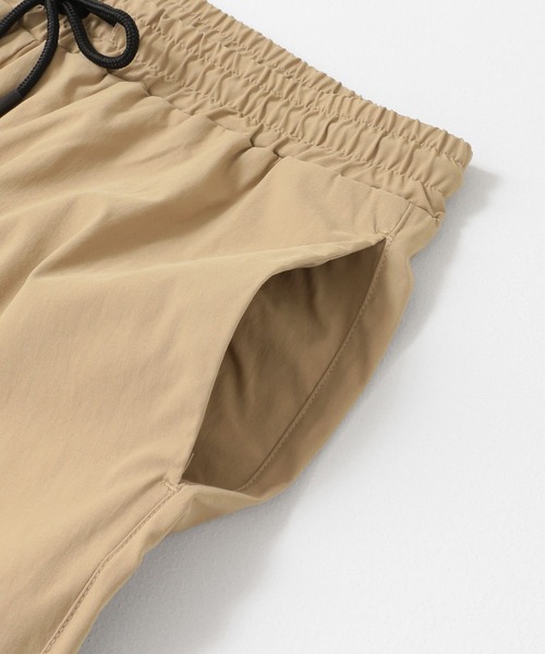 ITEMS URBANRESEARCH（アイテムズ アーバンリサーチ）の「【セットアップ着用可能】ナイロンストレッチタイプライターEASYパンツ（その他パンツ・メンズ・ベージュ/ブラック/グレー・LARGE/MEDIUM）」の20枚目の写真