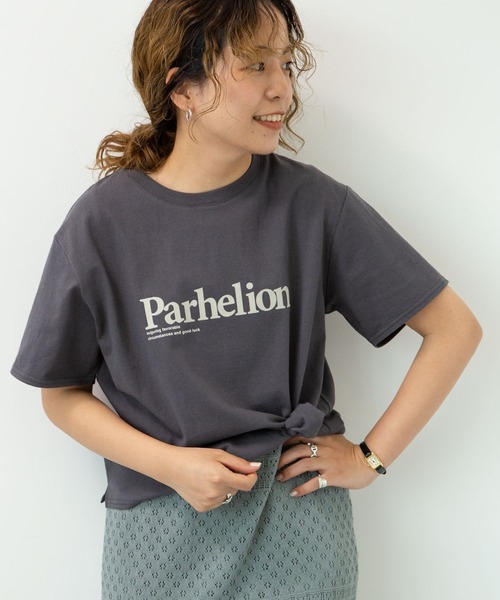 earth music&ecology（アースミュージックアンドエコロジー）の「【WEB限定】Parhelion プリントTシャツ ＊（Tシャツ/カットソー・レディース・チャコールグレー/レッド/ライトベージュ/ベージュ/グレイッシュベージュ/ライトイエロー・FREE）」の2枚目の写真
