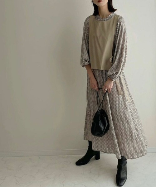 Per sist ence（パーシエンス）の「Per sist ence/パーシエンス　幾何学プリントワンピース（ワンピース・レディース・オフホワイト/モカ/カーキ/ブラック・FREE）」の2枚目の写真