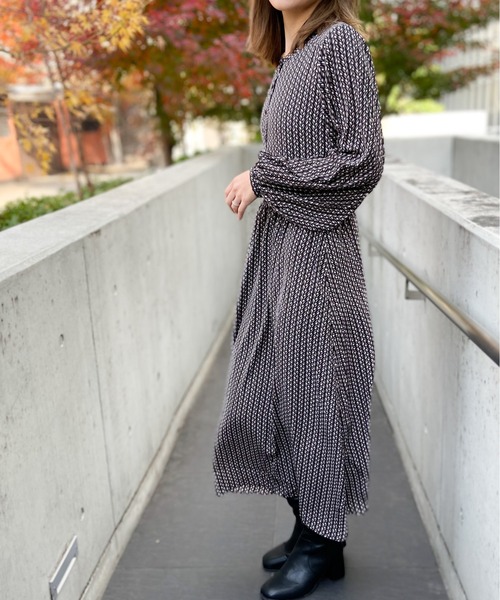 Per sist ence（パーシエンス）の「Per sist ence/パーシエンス　幾何学プリントワンピース（ワンピース・レディース・オフホワイト/モカ/カーキ/ブラック・FREE）」の3枚目の写真