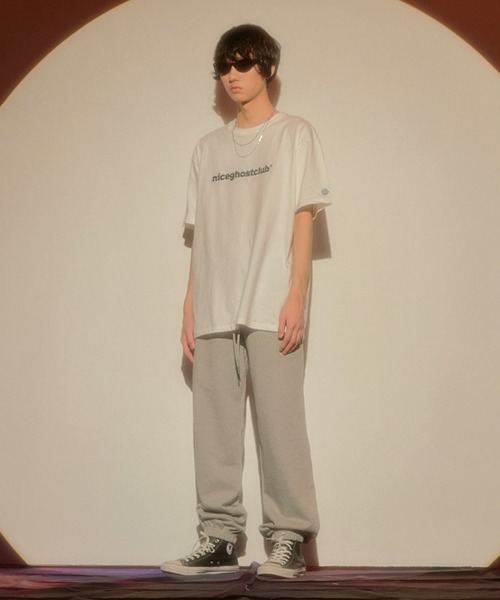 NICE GHOST CLUB(ナイスゴーストクラブ)の「『NICE GHOST CLUB/ナイスゴーストクラブ』TYPO LOGO TEE/ブランド英字ロゴプリント 半袖Tシャツ(Tシャツ/カットソー・レディース・ブラック/ホワイト・L/M)」の4枚目の写真