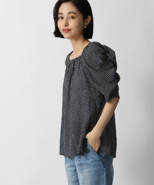 LOWRYS FARM（ローリーズファーム）の「プリーツスクエアブラウス５Ｓ　949199（シャツ/ブラウス・レディース・オフホワイト/ブラック/イエロー/ブラウン/ネイビー・FREE）」の4枚目の写真