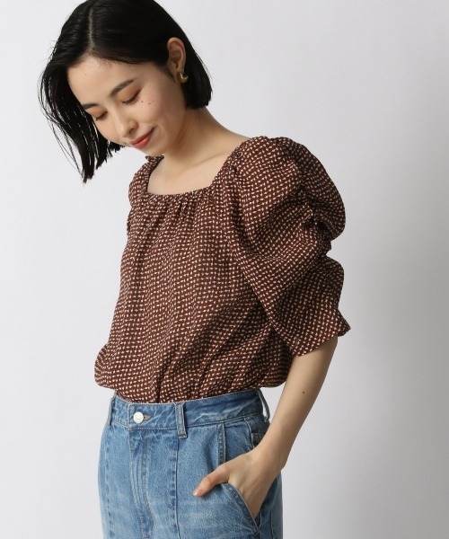 LOWRYS FARM（ローリーズファーム）の「プリーツスクエアブラウス５Ｓ　949199（シャツ/ブラウス・レディース・オフホワイト/ブラック/イエロー/ブラウン/ネイビー・FREE）」の3枚目の写真