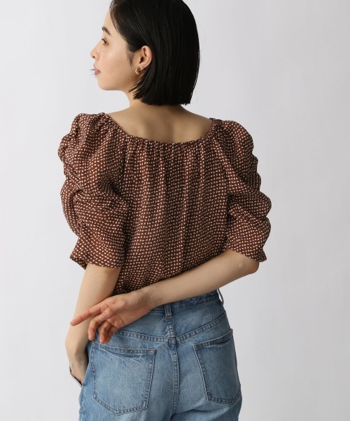 LOWRYS FARM（ローリーズファーム）の「プリーツスクエアブラウス５Ｓ　949199（シャツ/ブラウス・レディース・オフホワイト/ブラック/イエロー/ブラウン/ネイビー・FREE）」の15枚目の写真