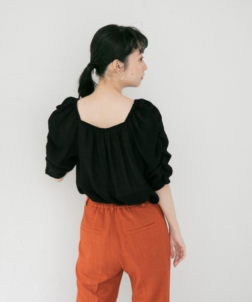 LOWRYS FARM（ローリーズファーム）の「プリーツスクエアブラウス５Ｓ　949199（シャツ/ブラウス・レディース・オフホワイト/ブラック/イエロー/ブラウン/ネイビー・FREE）」の20枚目の写真