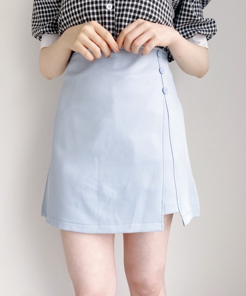 Loueme(ルエム)の「フェイクボタンインナーパンツ台形スカート(スカート・レディース・アイボリー/ブルー/ブラック・M)」の1枚目の写真