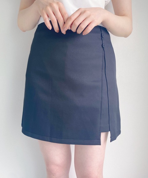 Loueme(ルエム)の「フェイクボタンインナーパンツ台形スカート(スカート・レディース・アイボリー/ブルー/ブラック・M)」の3枚目の写真