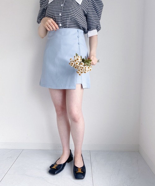 Loueme(ルエム)の「フェイクボタンインナーパンツ台形スカート(スカート・レディース・アイボリー/ブルー/ブラック・M)」の17枚目の写真