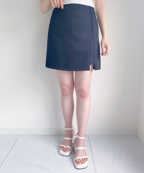 Loueme(ルエム)の「フェイクボタンインナーパンツ台形スカート(スカート・レディース・アイボリー/ブルー/ブラック・M)」の12枚目の写真