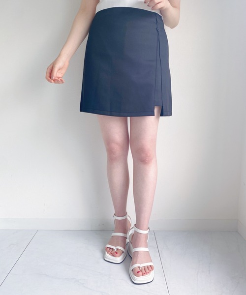 Loueme(ルエム)の「フェイクボタンインナーパンツ台形スカート(スカート・レディース・アイボリー/ブルー/ブラック・M)」の13枚目の写真