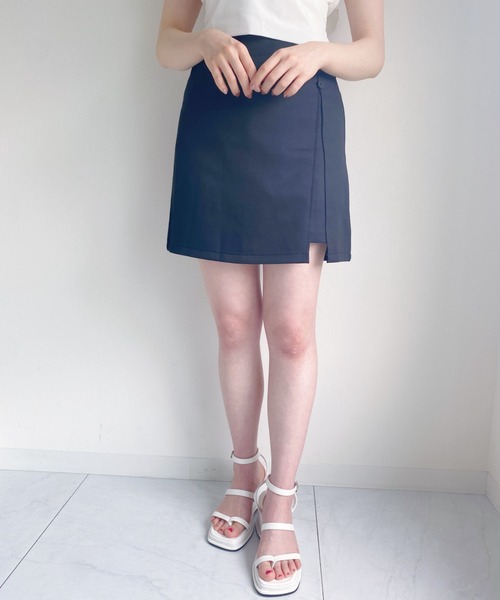 Loueme(ルエム)の「フェイクボタンインナーパンツ台形スカート(スカート・レディース・アイボリー/ブルー/ブラック・M)」の14枚目の写真