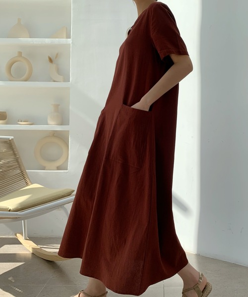 ABITOKYO(アビトーキョー)の「リネンライクVネックロングワンピース(ワンピース・レディース・ブラック/ベージュ/ピンク/グレー/ブラウン/オレンジ/イエロー/グリーン/ネイビー・M/L/XL)」の4枚目の写真