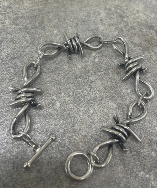 XU(エックスユー)の「【XU/エックスユー】barbed wire bracelet/有刺鉄線ブレスレット(ブレスレット・メンズ・シルバー・ONE SIZE)」の1枚目の写真