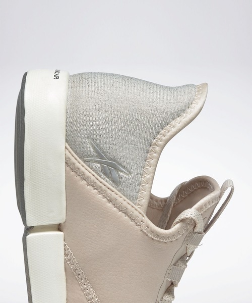 Reebok（リーボック）の「デイリーフィット AP / DailyFit AP（スニーカー・レディース・ライトグレー/ブラック×シルバー/ベージュ・25.5cm/22.5cm/24.0cm/25.0cm/22.0cm/23.0cm/24.5cm/23.5cm/26.0cm）」の9枚目の写真