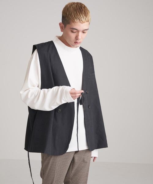 NILWAY（ニルウェイ）の「シルキースウェードタッチノーカラーダブルテーラードベスト（ベスト・メンズ・ブラック/ダークブラウン/ブルーグレー/グレイッシュベージュ・MEDIUM/LARGE）」の13枚目の写真