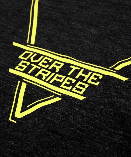 OVER THE STRIPES（オーバーザストライプス）の「OVER THE STRiPES オーバーザストライプス INVERTED TRIANGLE TEE Tシャツ（Tシャツ/カットソー・メンズ・ホワイト/チャコールグレー/ブラック・MEDIUM/LARGE/X-LARGE）」の7枚目の写真
