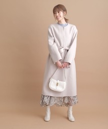 Apuweiser-riche（アプワイザーリッシェ）の「ノーカラーリバーコート