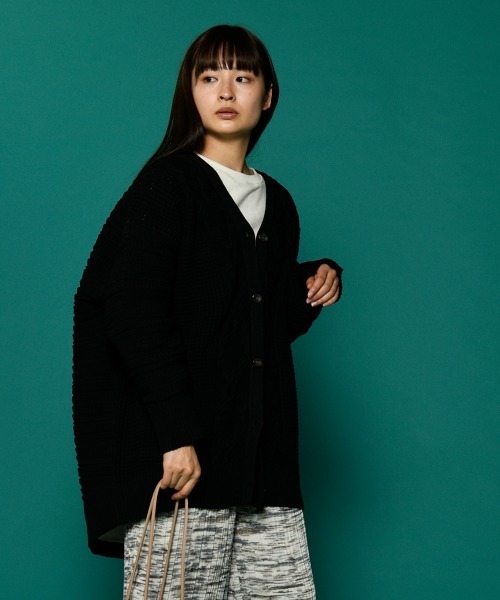 LUPILIEN（ルピリアン）の「ケーブル編みニットカーディガン（カーディガン/ボレロ・レディース・ブラック/カーキ/オフホワイト・FREE）」の16枚目の写真