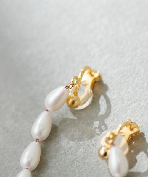 PAPILLONNER(パピヨネ)の「【PAPILLONNER/パピヨネ】パールロングイヤリング(イヤリング・レディース・ゴールド・FREE)」の3枚目の写真