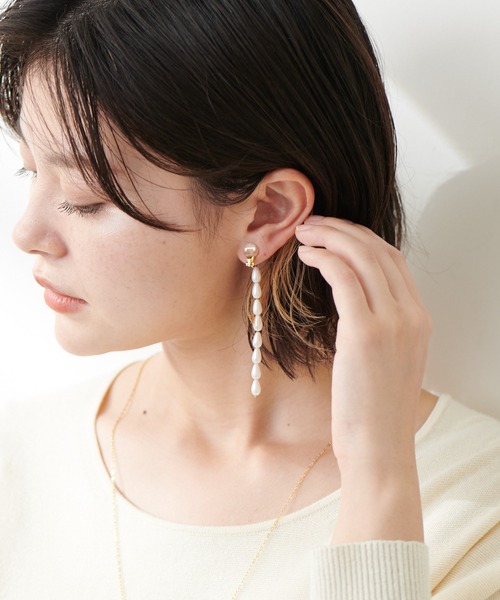 PAPILLONNER(パピヨネ)の「【PAPILLONNER/パピヨネ】パールロングイヤリング(イヤリング・レディース・ゴールド・FREE)」の10枚目の写真