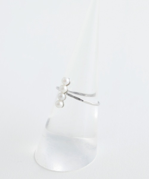 JewCas（ジュアキャス）の「JewCas modern metal - ３連シンプル パール リング[JC3997]（リング・レディース・ゴールド/シルバー・FREE）」の6枚目の写真