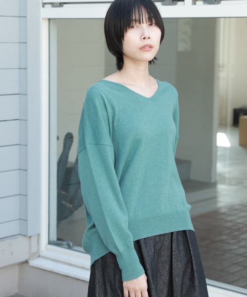 LAKOLE(ラコレ)の「12GコットンウールVネックプルオーバー / 214984(ニット/セーター・レディース・ブラック/オレンジ/グリーン/ブラウン系その他/ライトイエロー・SMALL/MEDIUM)」の1枚目の写真
