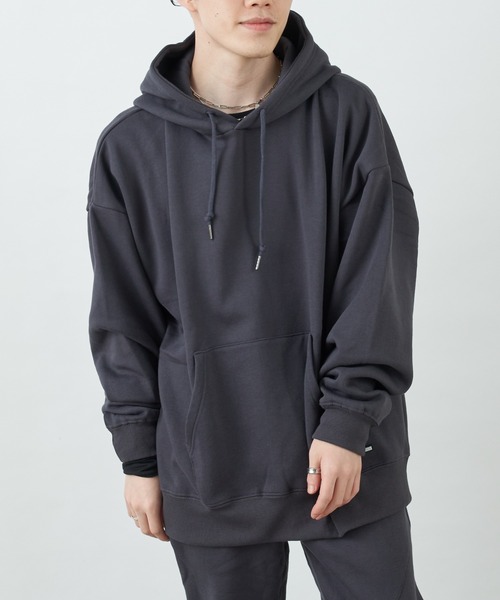 COLONY 2139(コロニートゥーワンスリーナイン)の「シリコンワッペンつき裏起毛BIGパーカー【セットアップ可能】(パーカー・メンズ・ライトグレー/ブルー/チャコールグレー/カーキ/ブラック・MEDIUM/X-LARGE/LARGE)」の2枚目の写真