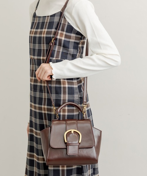 OLIVE des OLIVE(オリーブデオリーブ)の「ビッグバックルショルダー(ショルダーバッグ・レディース・オフホワイト/アイボリー/サックスブルー/ダークブラウン/キャメル・FREE)」の1枚目の写真