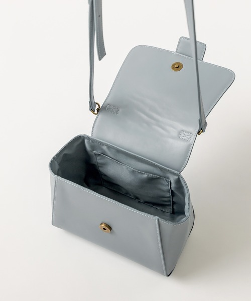 OLIVE des OLIVE(オリーブデオリーブ)の「ビッグバックルショルダー(ショルダーバッグ・レディース・オフホワイト/アイボリー/サックスブルー/ダークブラウン/キャメル・FREE)」の16枚目の写真