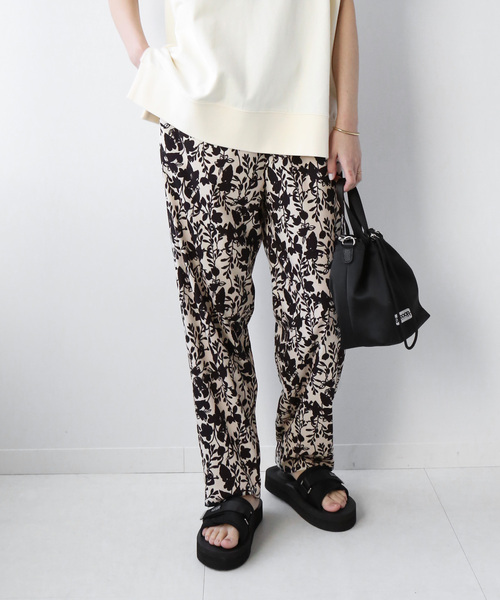 JOURNAL STANDARD relume（ジャーナルスタンダード　レリューム）の「バイカラーフラワーイージーパンツ（その他パンツ・レディース・ブラック/ブラウン/ナチュラル・FREE）」の3枚目の写真