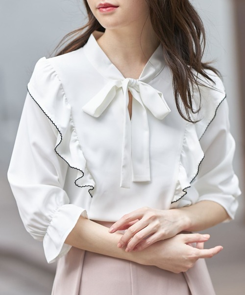 tocco closet（トッコ　クローゼット）の「配色ライン入りラッフルフリルボウタイリボンブラウス（シャツ/ブラウス・レディース・ネイビー/オフホワイト/チャコール・M）」の2枚目の写真